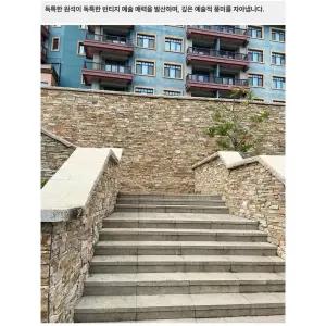 빌라 안뜰 외벽 복고풍 인공벽돌 기둥 실외등 실내 화단
