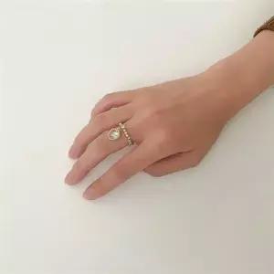[신상오픈런]선물용 쿨 스퀘어 빈티지 반지 2type (52548350)