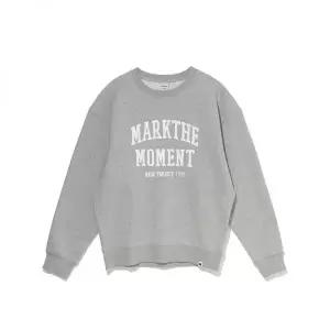[정품] 마크엠 자켓 긴팔 맨투맨 아웃터 데일리룩 MARKM 마크 더 모먼트 슬로건 크루넥 스웨트 (MIIBA8707)