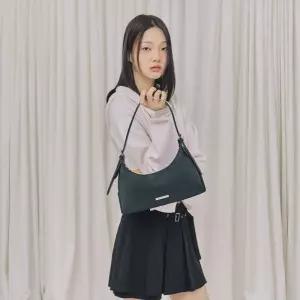 랩 트라페지움 숄더백 AR7AB821