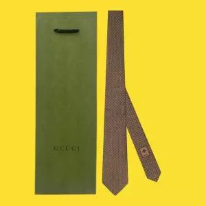 [구찌](공식매장제품)(케이스형 쇼핑백포함) 구찌 실크 자카드 넥타이 브라운 836132 4E009 9800