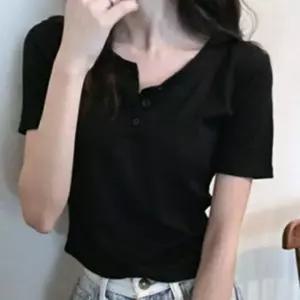 여성 버튼 헨리넥 슬림핏 반팔 티셔츠 베이직 크롭티 블랙