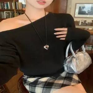 데일리룩 3컬러 원 오프숄더 러블리한 언발란스 보트넥 니트