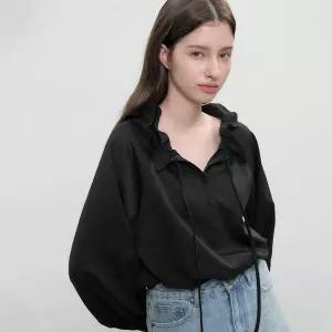 WOMAN 루즈핏 프릴 카라 블라우스 [BLACK] / WBE3L03504