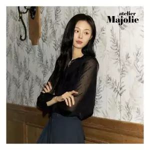 아뜰리에마졸리 러플 블라우스 +이너탑 런칭 가격 79,900원 852572