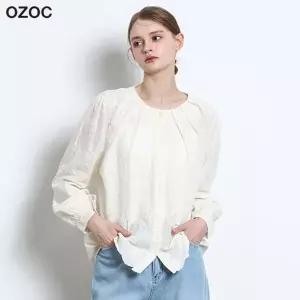[오조크(OZOC)] 핀턱 라운드넥 플라워 블라우스(택가격 128000원)