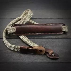 [Luigis] 루이지 실키 카메라 넥 스트랩 (with Pad) Beige Brown