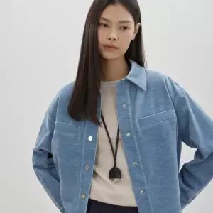 [롯데백화점]씨씨콜렉트 벨벳 코듀로이 크롭 셔츠 C261MSC010
