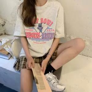 곰돌이 캐릭터 영문 레터링 프린팅 반팔 티셔츠