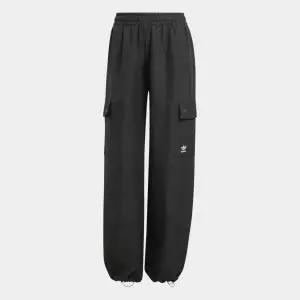 [롯데백화점]아디다스 오리지널스 [Womens] 에센셜 우븐 카고 팬츠 IX9974