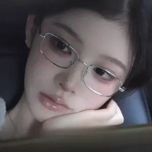 놀라운토요일 김시아안경 사각안경테 433