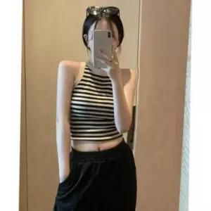 홀터넥 스트라이프 크롭탑민소매티 UC-0108