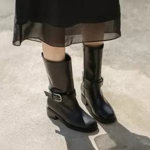[롯데백화점]소보 루엔타 벨트 단화 미들부츠 4cm