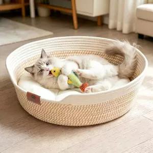 물고기 장난감이 있는 손으로 짠 고양이 바구니 위한 면줄 본능 세탁 가능한 쿠션이 실내 둥근 침대 연중
