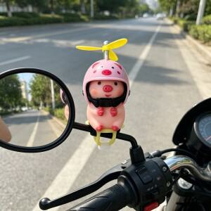 전동 스쿠터 돼지 장식품 귀여운 헬멧을 쓴 자동차 오토바이 자전거 액세서리