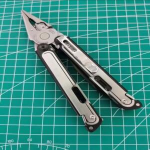1조각 알루미늄 합금 엄지 그립 탭 파일 푸시 버튼은 Leatherman ARC 용 너트를 보았습니다(플라이어는 포