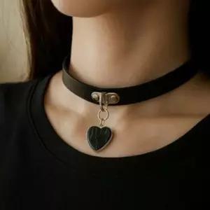 초커 가죽 목걸이 블랙 데일리 할로윈 펜던트 팬던트 하트 악세사리 여성 선물 목걸이 심플 악세사리