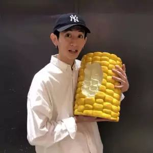 옥수수 의자 장식 햄버거 카페 아이스크림 이색