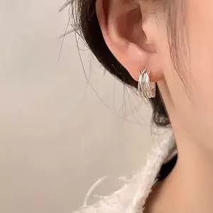 [옷자락]선물용 페스츄리 볼드 베이스 귀걸이 2color