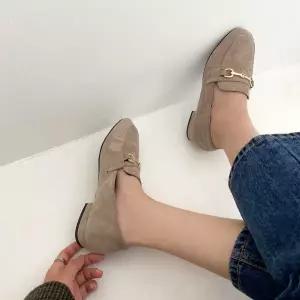 [롯데백화점]소보 레티브 체인 스웨이드 로퍼 2cm 5cm