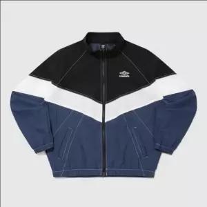 엄브로 크리스피 타슬란 긴팔 바람막이 자켓 / true navy UR324CJK91