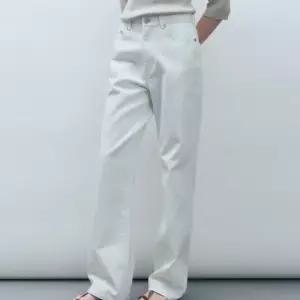 [매장정품] 몽돌 화이트 데님 스트레이트 팬츠 MDPT054WHITE