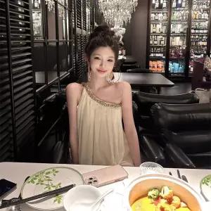 알마센 여성 쉬폰 원피스 여름 큐빅 크로스 넥 오프숄더 힙스터 스커트 ADOR