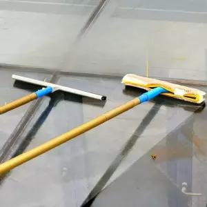 높은 창문 건물 밀대 내리는 배변통 외벽청소 고양이 대걸레 청소 책차 배변