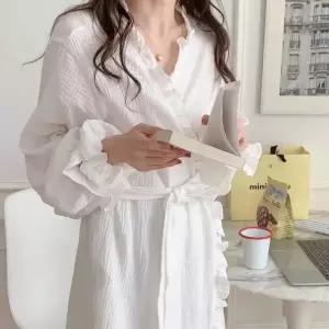 프릴로제 로브가운
