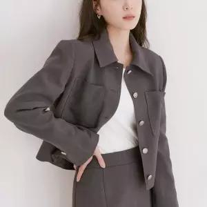 [로엠] 카라 크롭 자켓 (RMJKE23RT2-O)