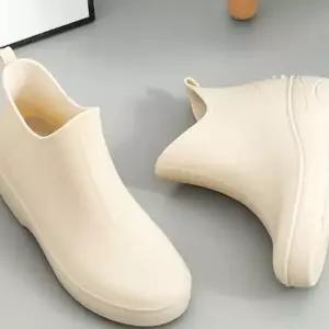 여자 장마철 캠퍼스 룩 청바지 코디 숏 레인 부츠