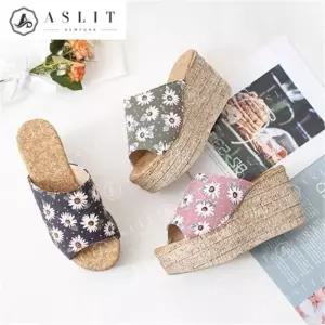 [애슬릿] 여성 꽃 무늬 스트랩 통굽 웨지 슬리퍼 9.5cm