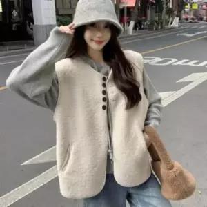 WJK24870 여성 뽀글이 양털조끼 흰색 동글단추 후리스 베스트