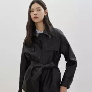 [롯데백화점]씨씨콜렉트 벨티드 페이크 레더 자켓 C261PSF151