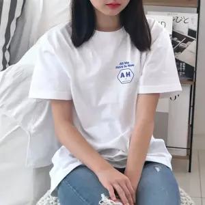 [험블스튜디오] 라운드넥 프린팅 심플 도형 레터링 로고 오버핏 반팔티 화이트