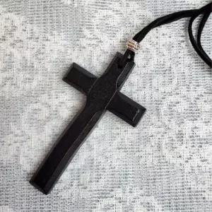 십자가 나무 펜던트 블랙