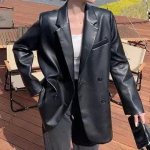 투버튼 가죽자켓 세미오버핏 레더자켓 스타일리쉬