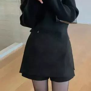 핫핑 [치마바지/노출부담X] 모어니 스웨이드 팬던트 랩 스커트 팬츠