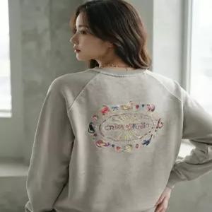 꼼파뇨 캣 스티치 레글런 피그먼트 맨투맨 고스트그레이