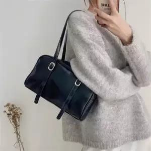 미니멀 여자 데일리 휘뚜루마뚜루 실용적 바게트 숄더 가방 미니멀