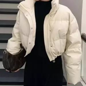 여성 유광 세미크롭 캐주얼 숏패딩 점퍼 크롭패딩 E74C6