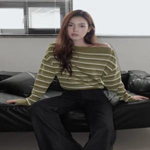 [모어렌] [MADE] 리만 오프숄더 버튼 니트