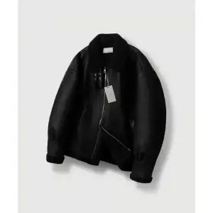 MOOD INSIDE 프리미엄 피크 오버핏 무스탕_Black