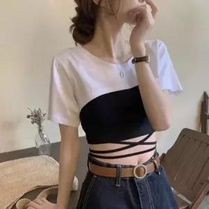 [하프클럽/]데일리 여자 착시 레이어드 배색 크롭 반팔 티셔츠 포인트