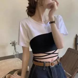 미니멀 여자 착시 레이어드 배색 크롭 반팔 티셔츠 옷자락 코디