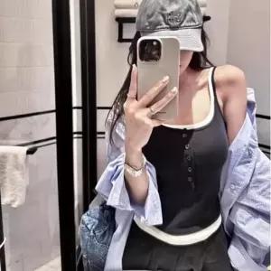 미니멀 여자 데일리 레이어드 슬림핏 골지 버튼 나시 옷자락 코디