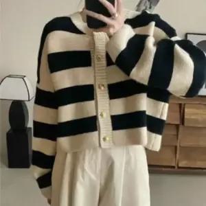 미니멀 여자 클래식 단가라 골드버튼 루즈핏 크롭 가디건 베이직