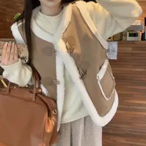 [오노마] ONM 떡볶이 버튼 양털 여성 큐티한 데일리