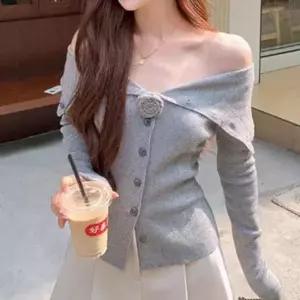 [하프클럽/]데일리 여자 러블리 장미 코사지 오프숄더 골지 단추 가디건 포