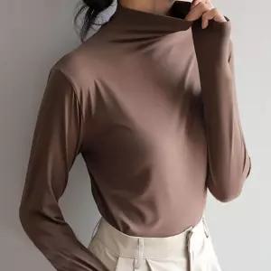 여성 반폴라티 겨울 레이어드 패션 목폴라티 데일리룩